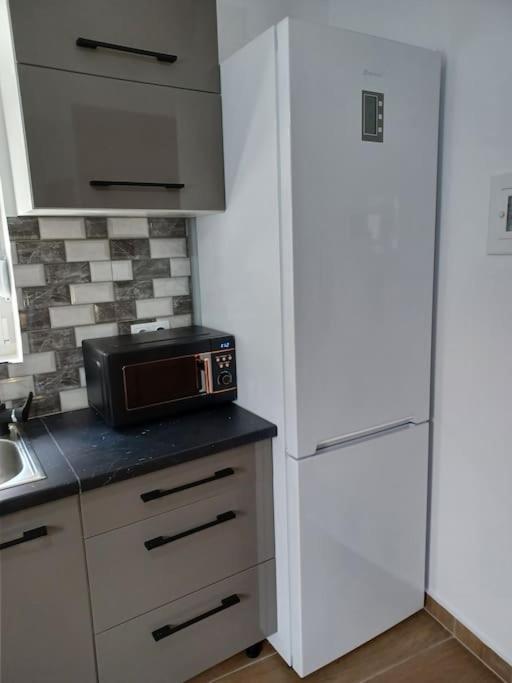 Petite Suite With Backyard. Mytilíni Екстериор снимка