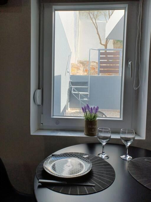 Petite Suite With Backyard. Mytilíni Екстериор снимка