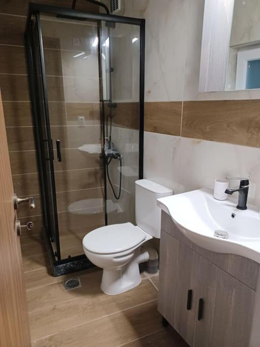 Petite Suite With Backyard. Mytilíni Екстериор снимка