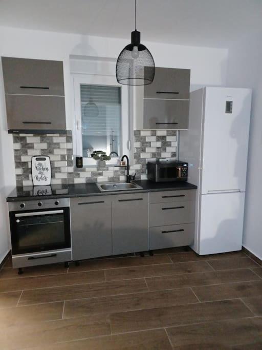 Petite Suite With Backyard. Mytilíni Екстериор снимка