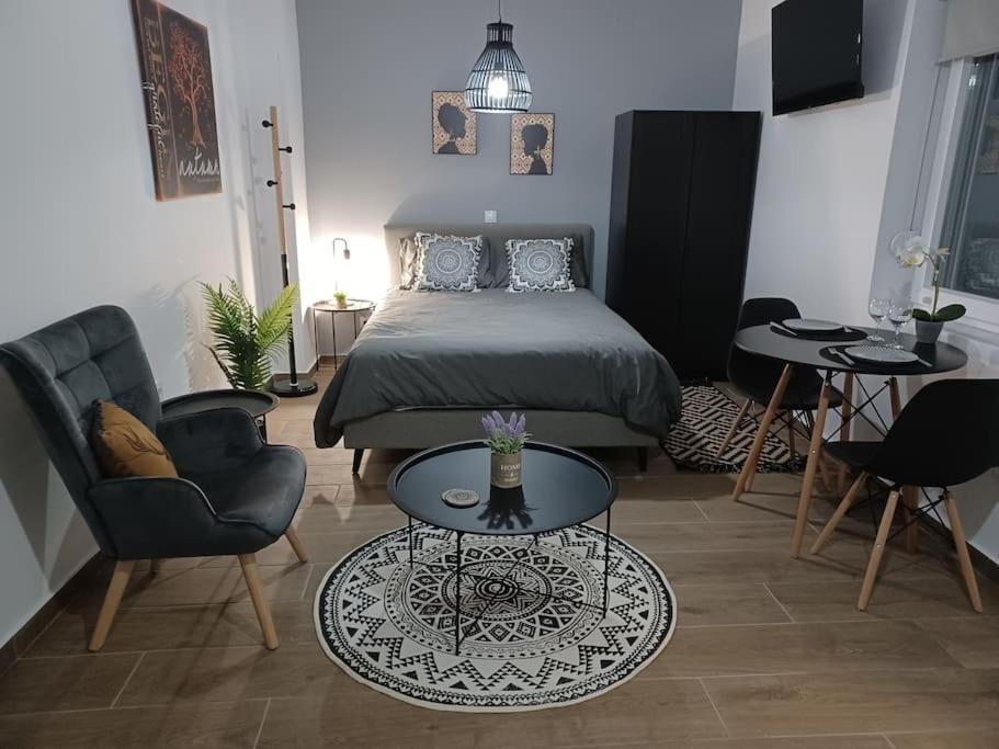 Petite Suite With Backyard. Mytilíni Екстериор снимка